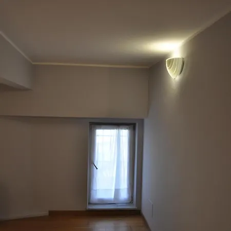 Apartment Montallegro 32m Free Parking